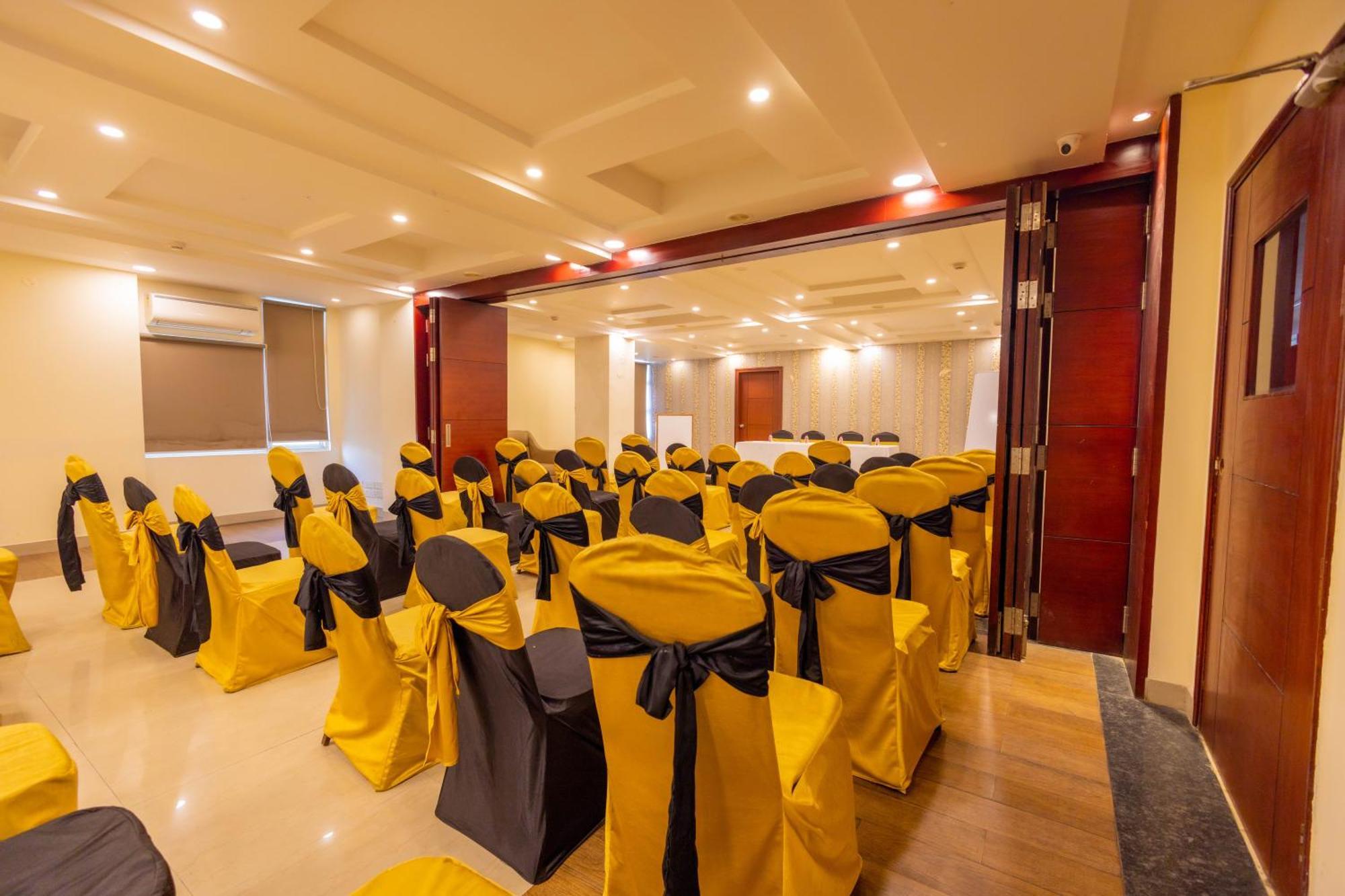 Crestmont Ashapurna Jaipur, Banipark Hotel Exterior foto